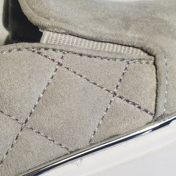 Guess Daylea Platform Sneaker Size 5.5 Gray/Silver Slip-On Faux Suede Comfy New - Picture 6 of 10